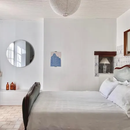 Stylish One Bedroom In A Lovely Village Apartment Saint-Vincent-Rive-d'Olt