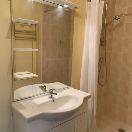 Stylish One Bedroom In A Lovely Village *