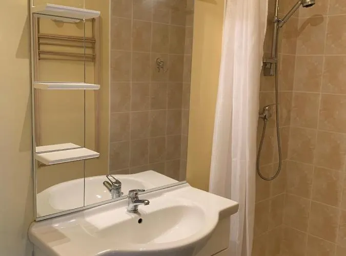 Stylish One Bedroom In A Lovely Village *